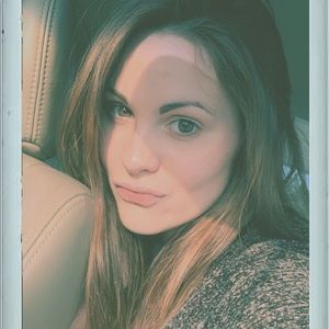 Meet your Posher, Chloe